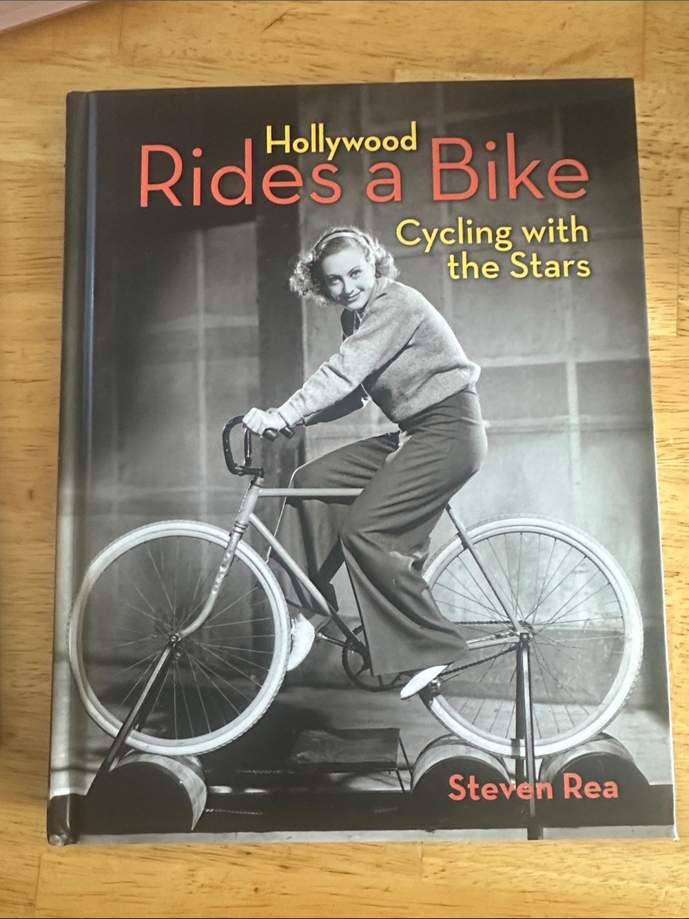 Hollywood Rides a Bike — Cycling with the Stars (Hardcover)